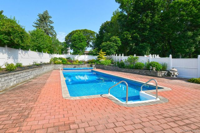 5 Trudy Court, Huntington Station, NY 11746