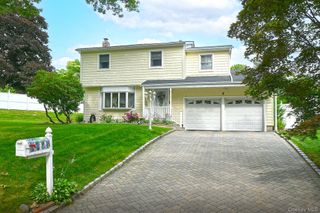 5 Trudy Court, Huntington Station, NY 11746