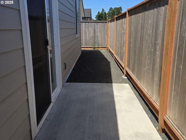 5243 NOPAL St, Florence, OR 97439