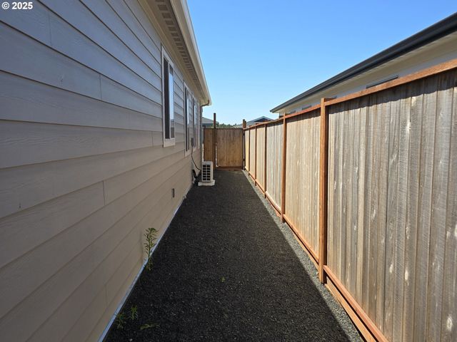 5243 NOPAL St, Florence, OR 97439