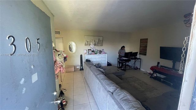 13700 NE 6th Ave 305, North Miami, FL 33161