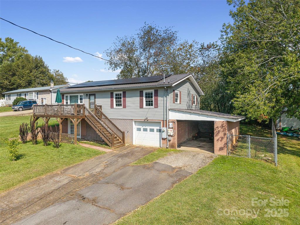 84 Candlelight Circle, Clyde, NC 28721