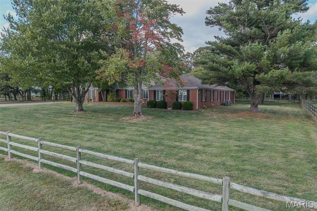 21355A Ember Road, Lebanon, MO 65536