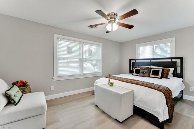 5833 Hedgerow LN, Portsmouth, VA 23703