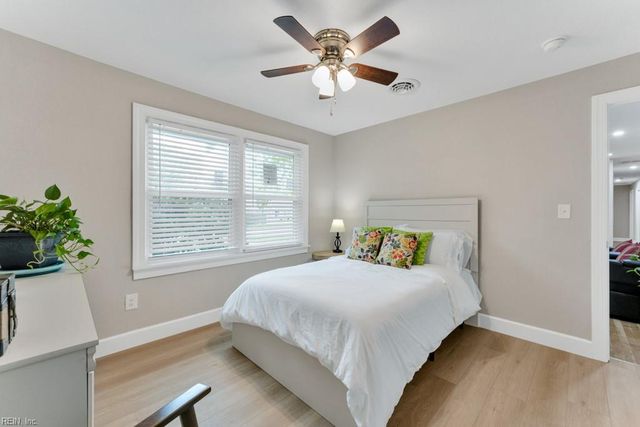 5833 Hedgerow LN, Portsmouth, VA 23703