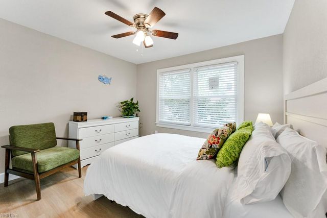 5833 Hedgerow LN, Portsmouth, VA 23703