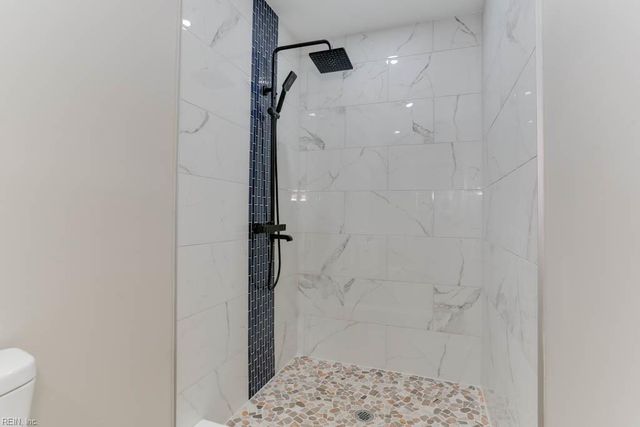 5833 Hedgerow LN, Portsmouth, VA 23703