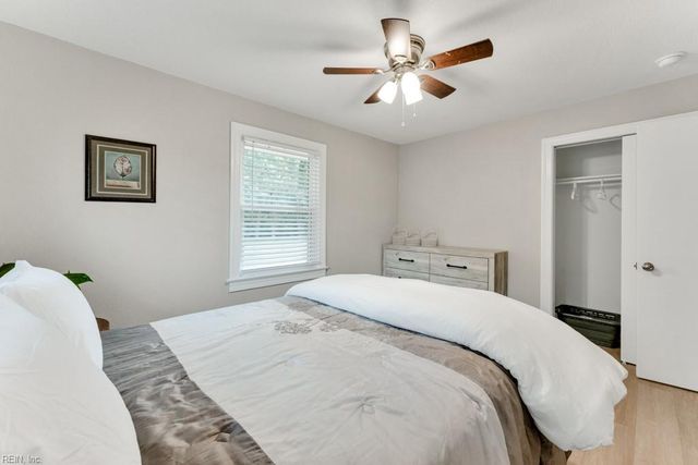 5833 Hedgerow LN, Portsmouth, VA 23703