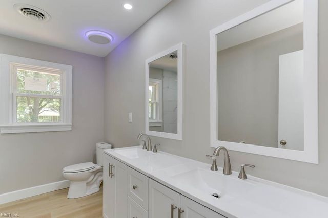 5833 Hedgerow LN, Portsmouth, VA 23703