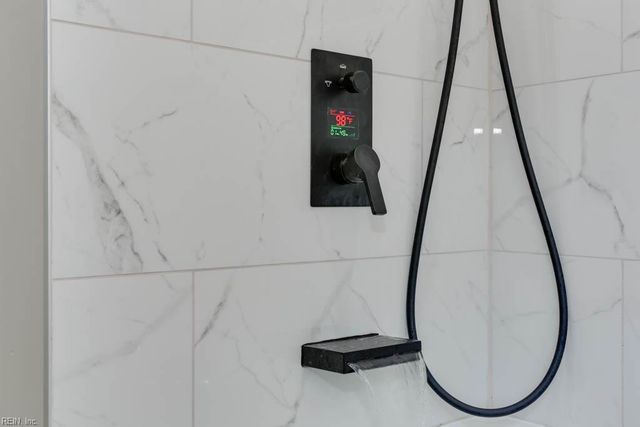 5833 Hedgerow LN, Portsmouth, VA 23703