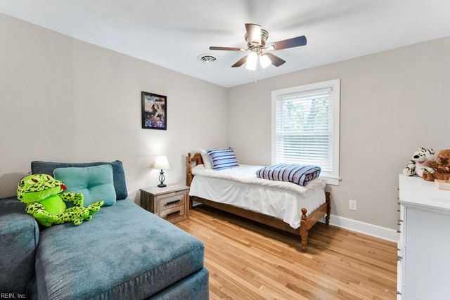 5833 Hedgerow LN, Portsmouth, VA 23703