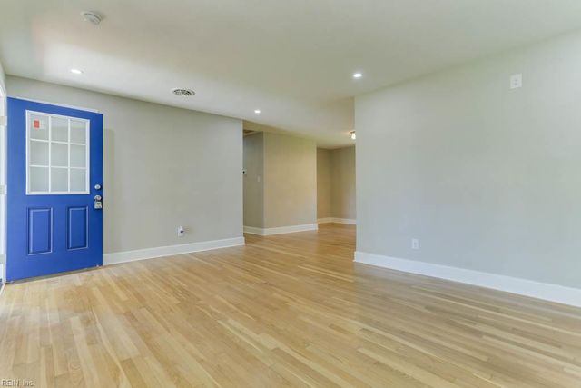 5833 Hedgerow LN, Portsmouth, VA 23703