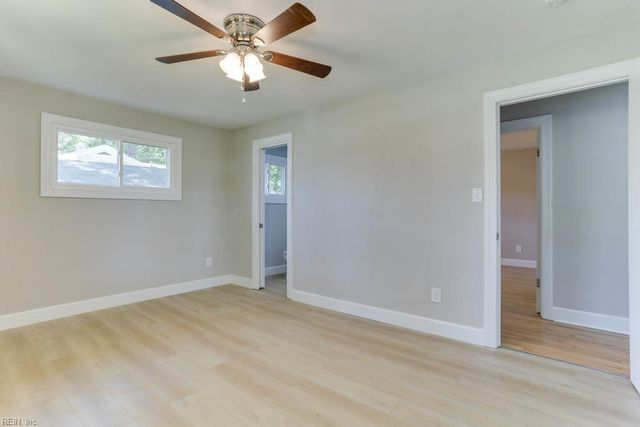 5833 Hedgerow LN, Portsmouth, VA 23703