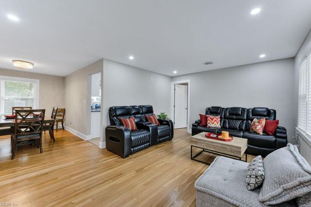 5833 Hedgerow LN, Portsmouth, VA 23703