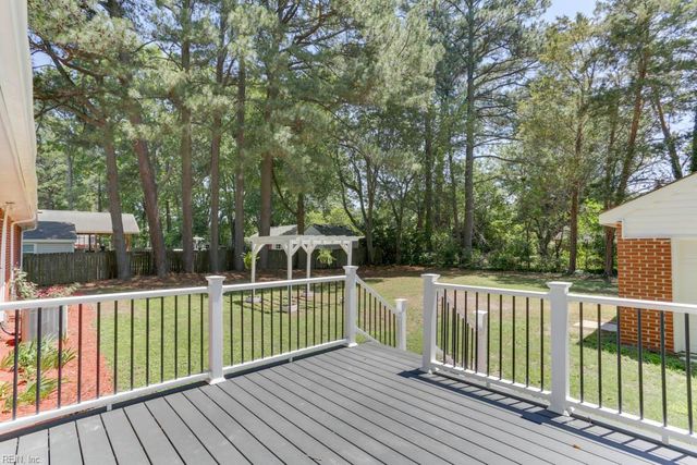 5833 Hedgerow LN, Portsmouth, VA 23703