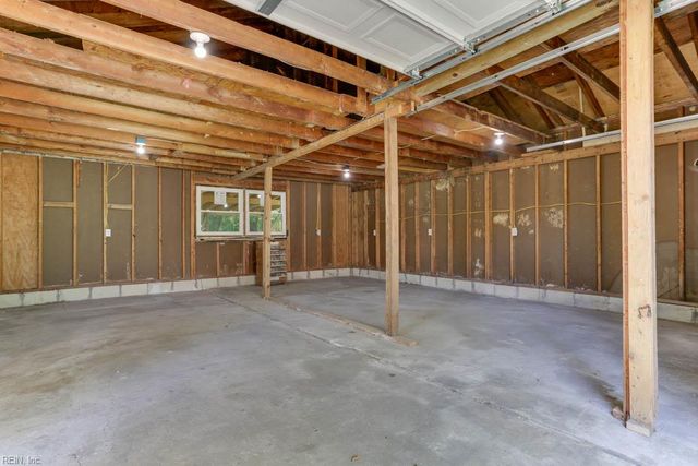 5833 Hedgerow LN, Portsmouth, VA 23703