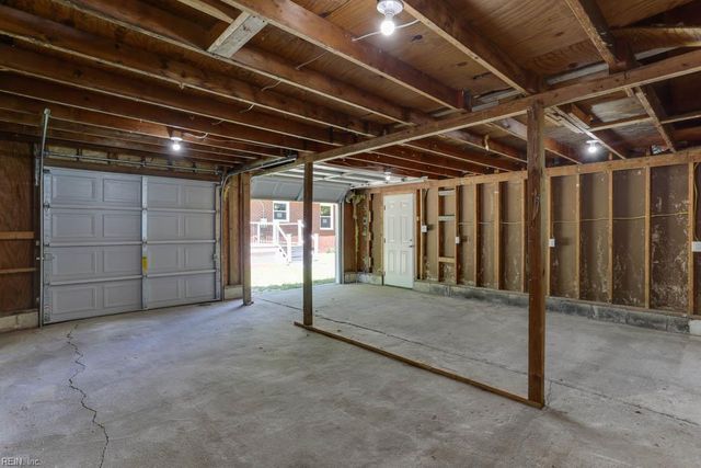 5833 Hedgerow LN, Portsmouth, VA 23703