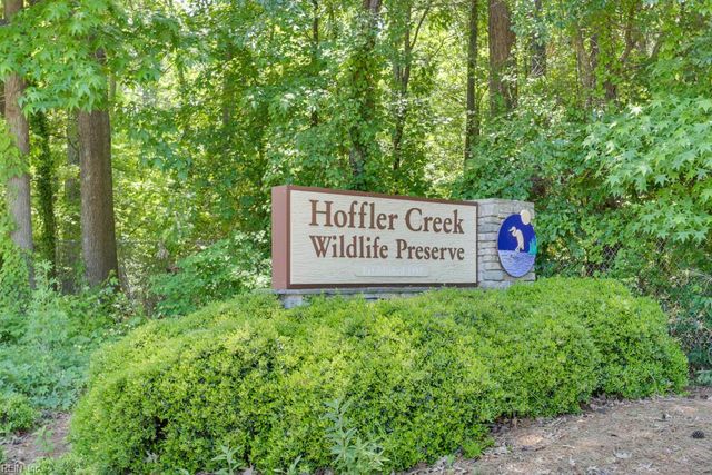 5833 Hedgerow LN, Portsmouth, VA 23703