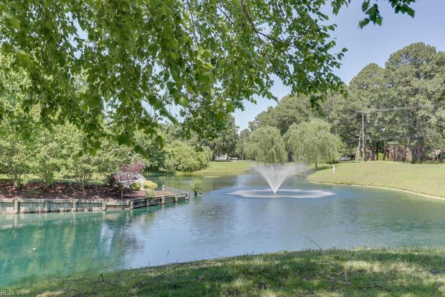 5833 Hedgerow LN, Portsmouth, VA 23703