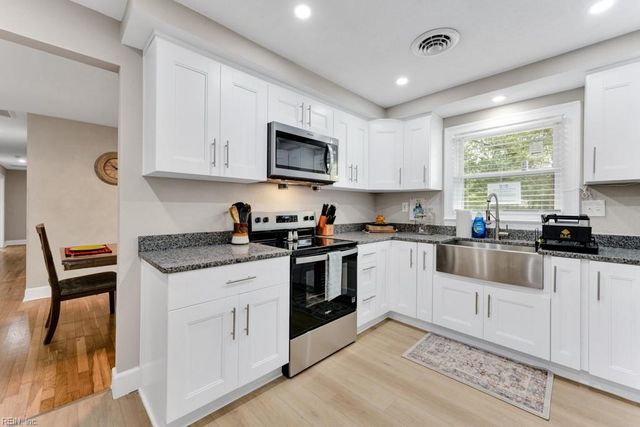 5833 Hedgerow LN, Portsmouth, VA 23703