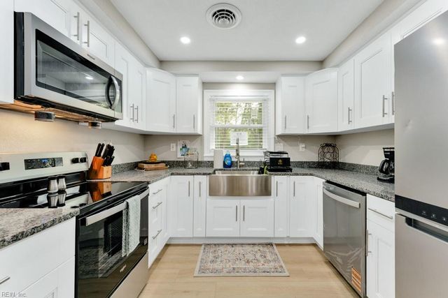 5833 Hedgerow LN, Portsmouth, VA 23703