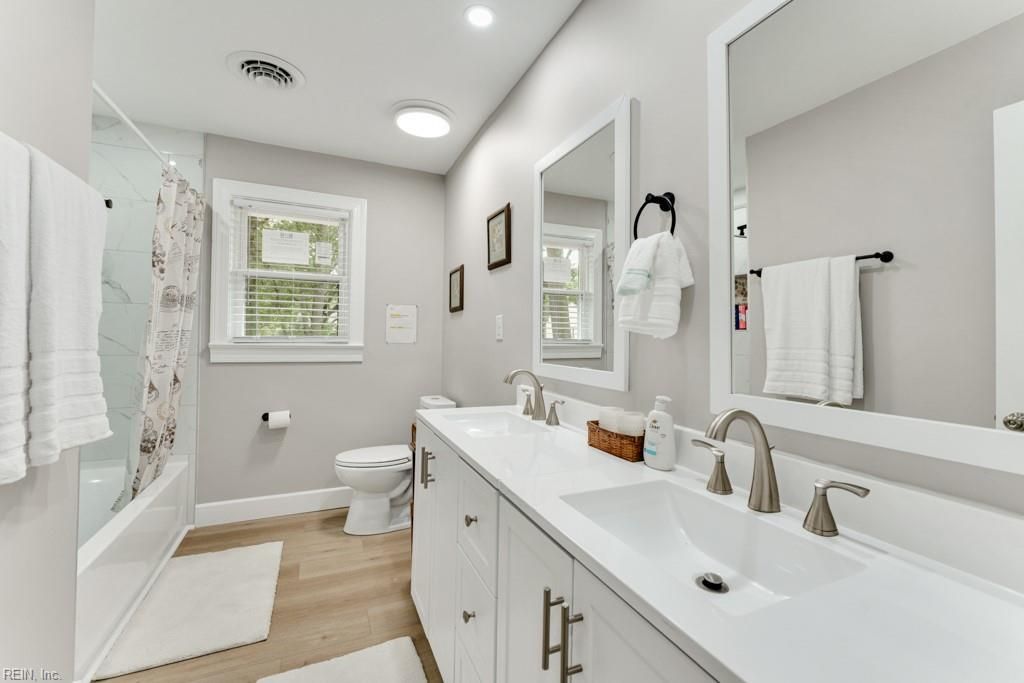 5833 Hedgerow LN, Portsmouth, VA 23703