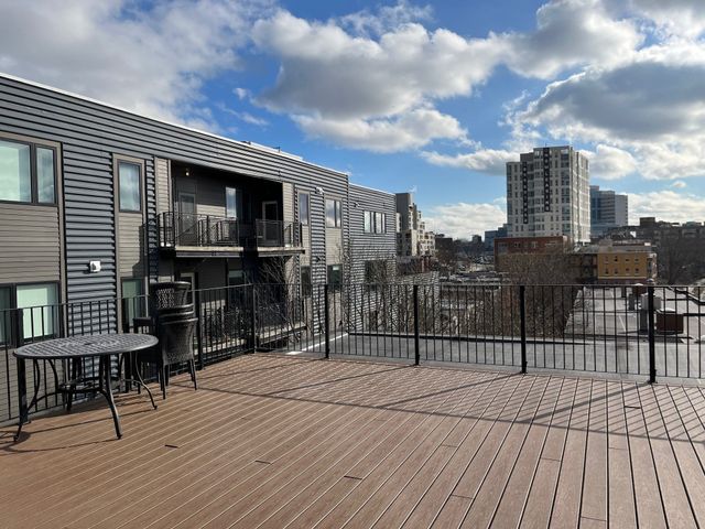 10 Jamaicaway 28, Boston, MA 02130