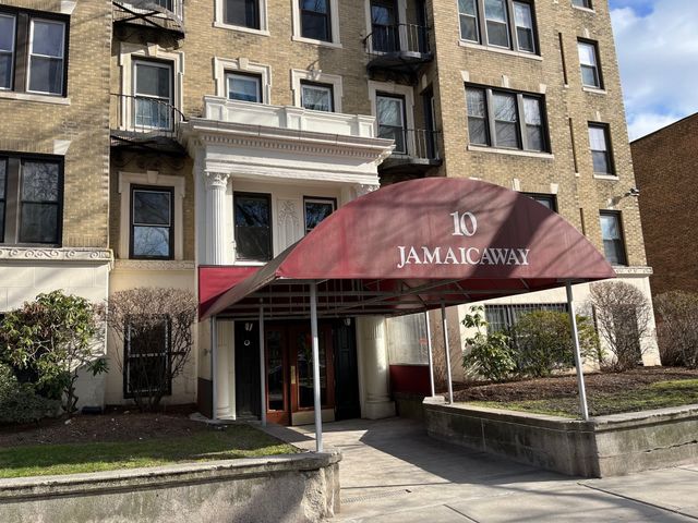 10 Jamaicaway 28, Boston, MA 02130