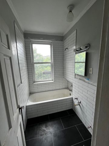 10 Jamaicaway 28, Boston, MA 02130