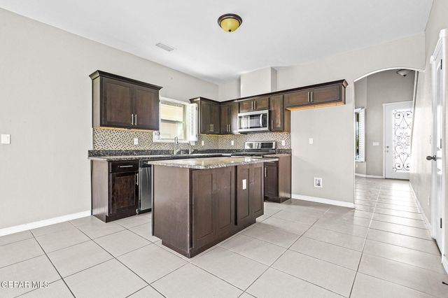 7828 ENCHANTED VIEW Drive, El Paso, TX 79911