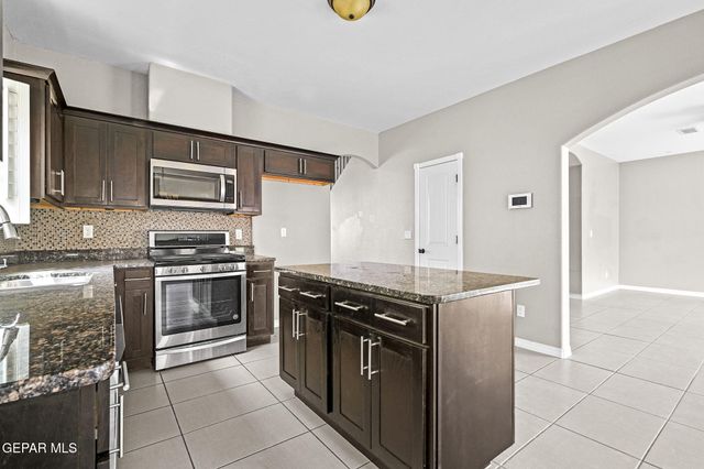 7828 ENCHANTED VIEW Drive, El Paso, TX 79911