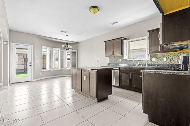 7828 ENCHANTED VIEW Drive, El Paso, TX 79911