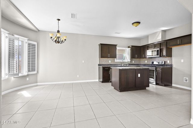 7828 ENCHANTED VIEW Drive, El Paso, TX 79911