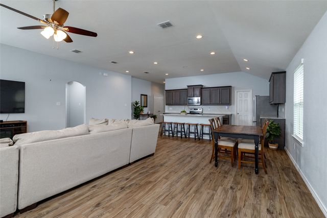 2525 Silver Fox Trail, Weatherford, TX 76087