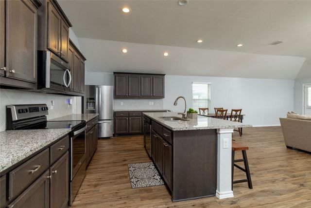 2525 Silver Fox Trail, Weatherford, TX 76087