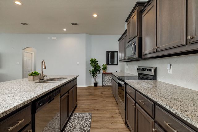 2525 Silver Fox Trail, Weatherford, TX 76087