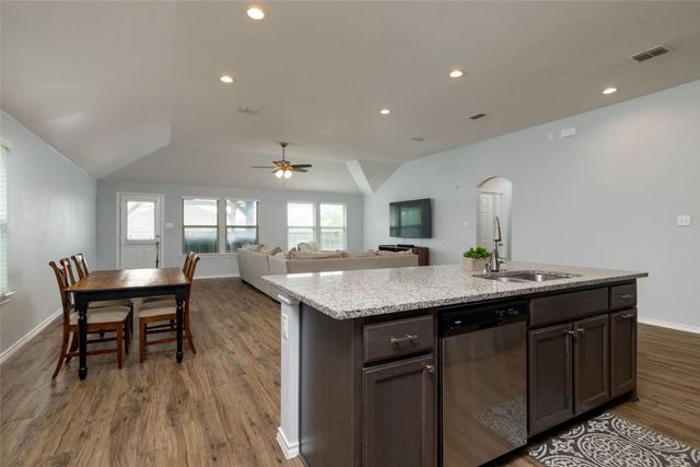 2525 Silver Fox Trail, Weatherford, TX 76087