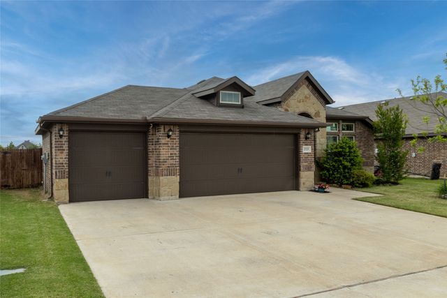 2525 Silver Fox Trail, Weatherford, TX 76087
