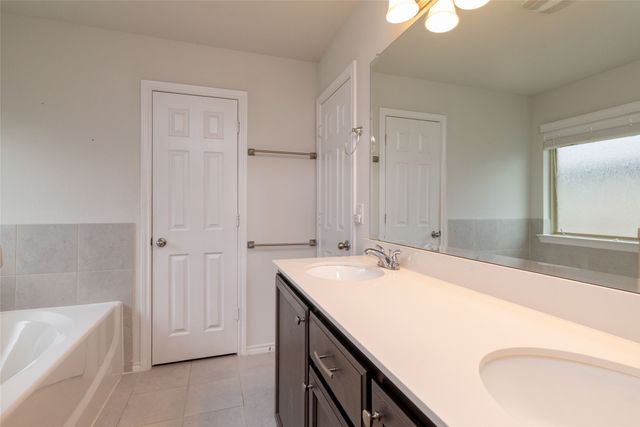 2525 Silver Fox Trail, Weatherford, TX 76087