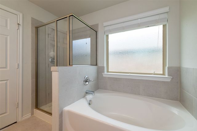 2525 Silver Fox Trail, Weatherford, TX 76087