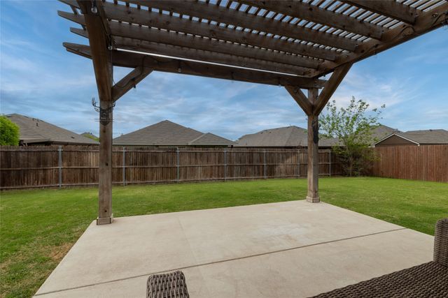 2525 Silver Fox Trail, Weatherford, TX 76087