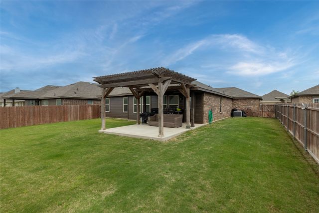 2525 Silver Fox Trail, Weatherford, TX 76087