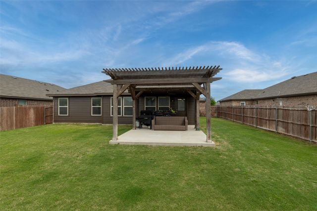 2525 Silver Fox Trail, Weatherford, TX 76087