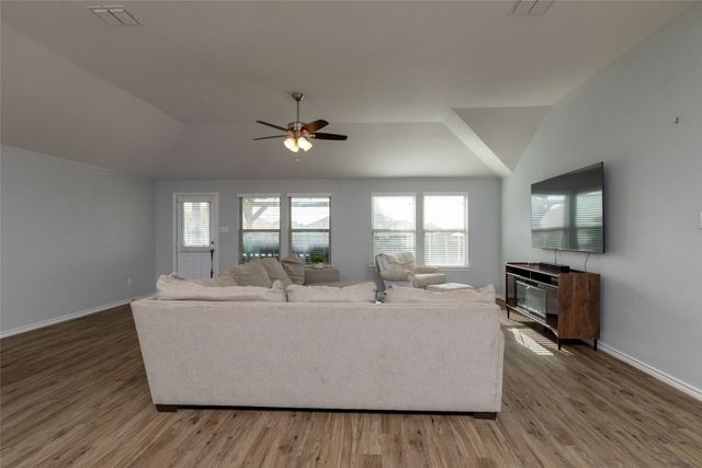 2525 Silver Fox Trail, Weatherford, TX 76087