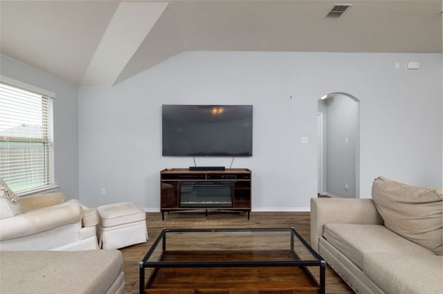 2525 Silver Fox Trail, Weatherford, TX 76087