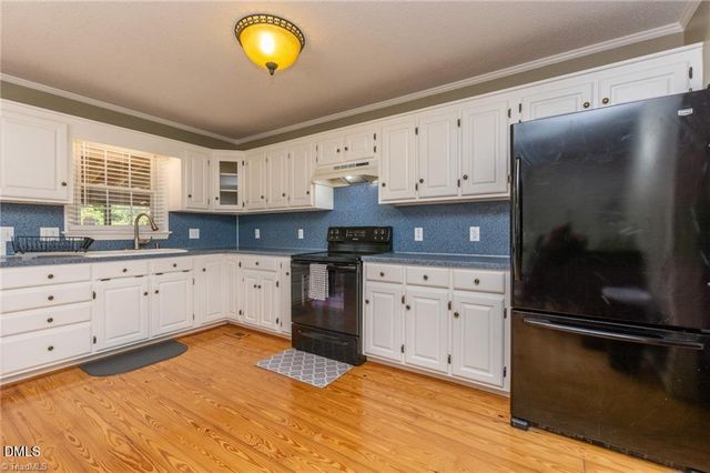 5714 Rolling Meadows Road, Randleman, NC 27317