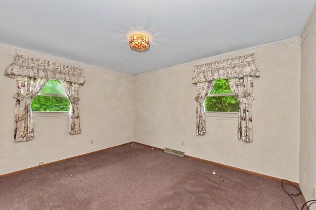 8600 Racine AVENUE, Waterford, WI 53185