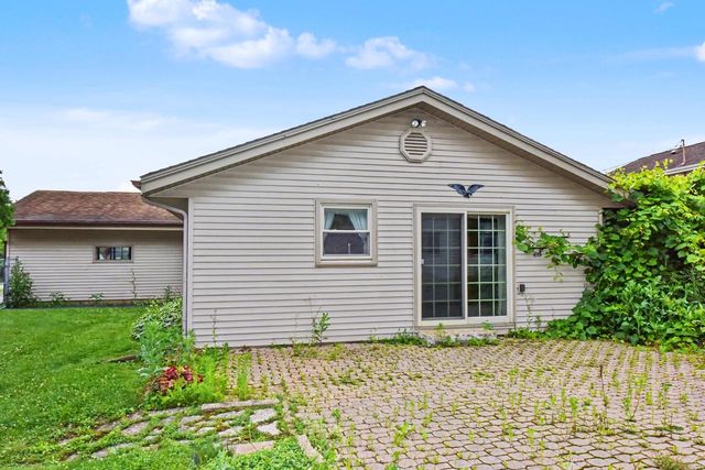 8600 Racine AVENUE, Waterford, WI 53185