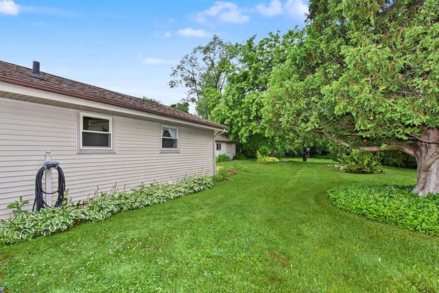 8600 Racine AVENUE, Waterford, WI 53185