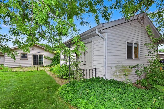 8600 Racine AVENUE, Waterford, WI 53185
